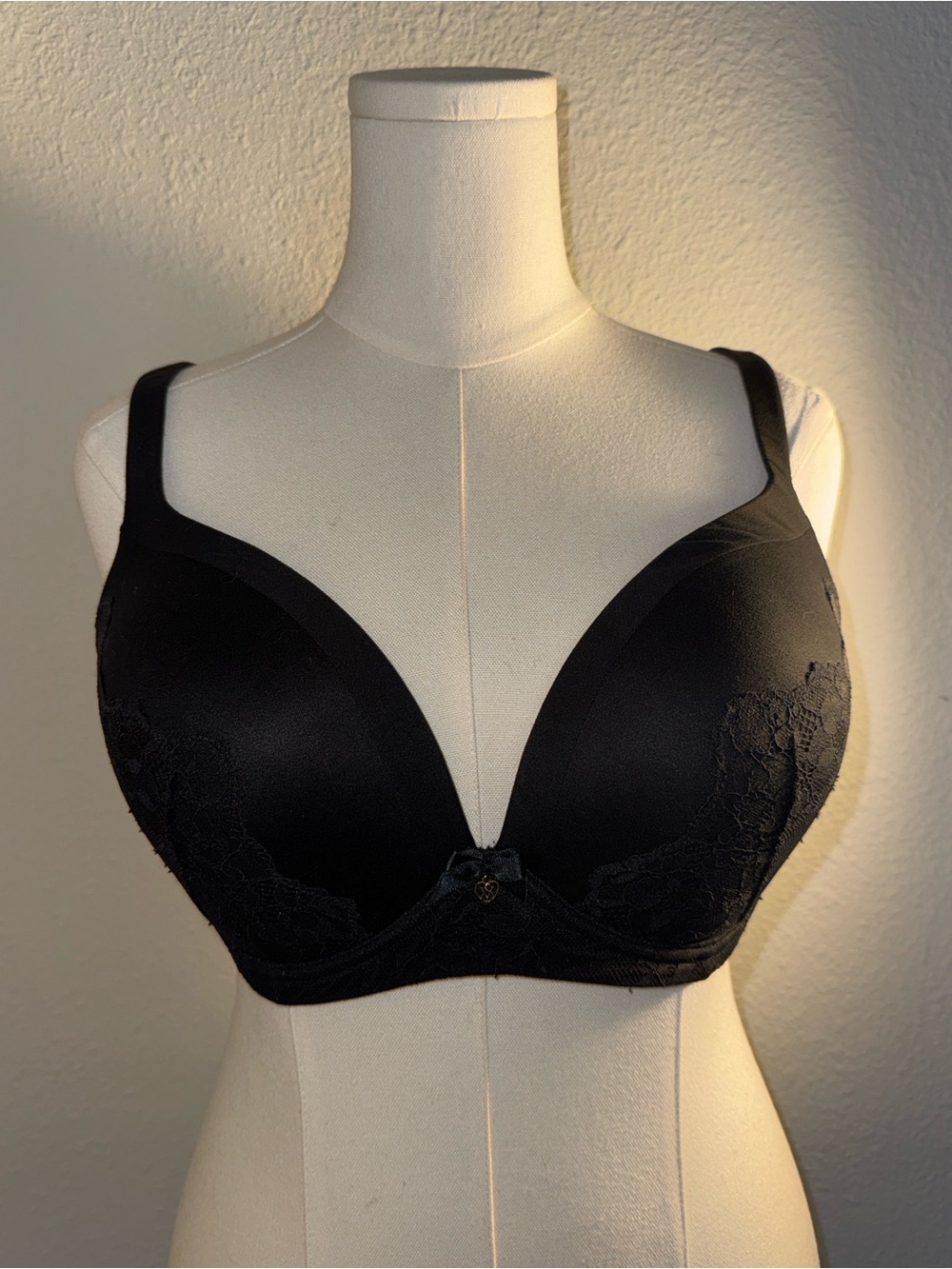 Victoria's Secret Black Lace Plunge No-Wire Bra